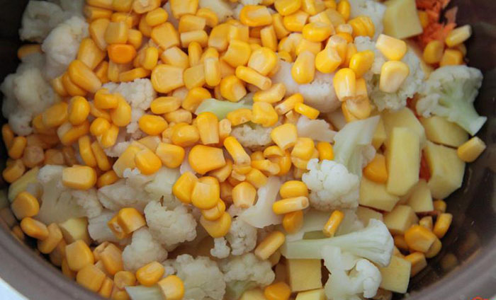 Ингредиенты для овощного супа с кукурузой